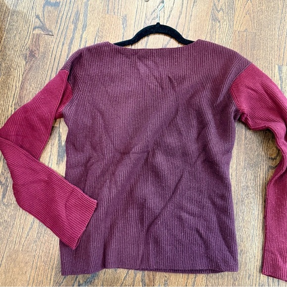 Vince Red Two-Toned V-Neck Sweaters Wool Cashmere Blend  XS 1592 - Picture 8 of 9
